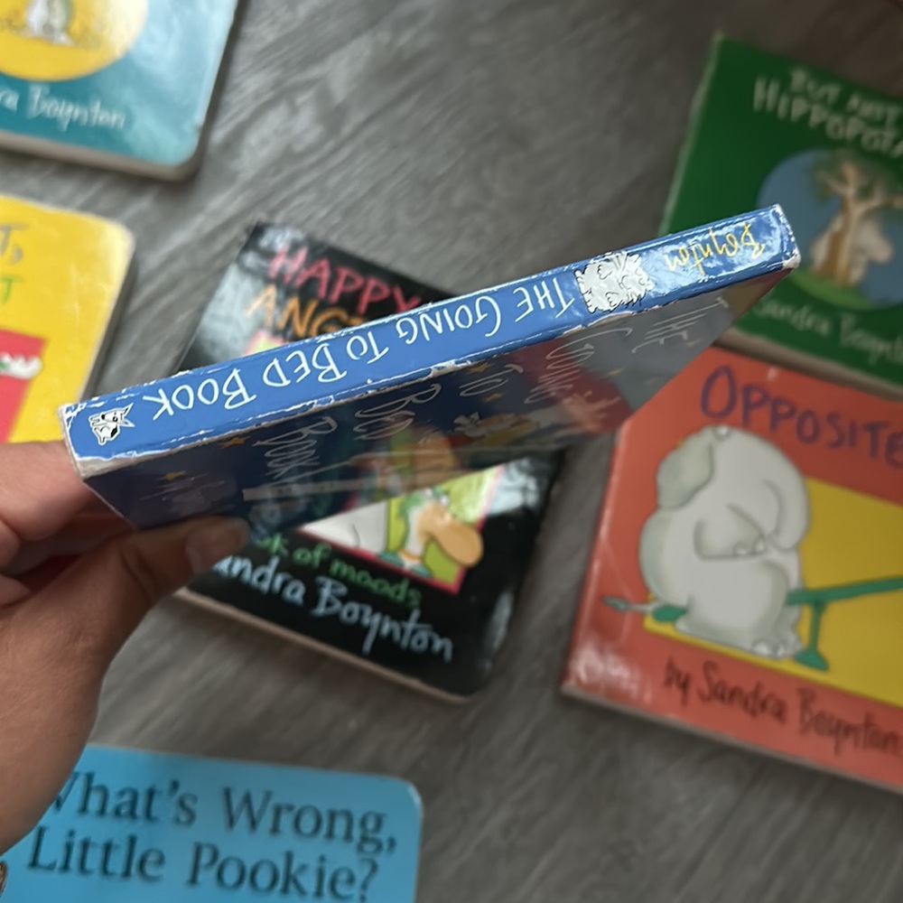 Books - Picture 2 of 4